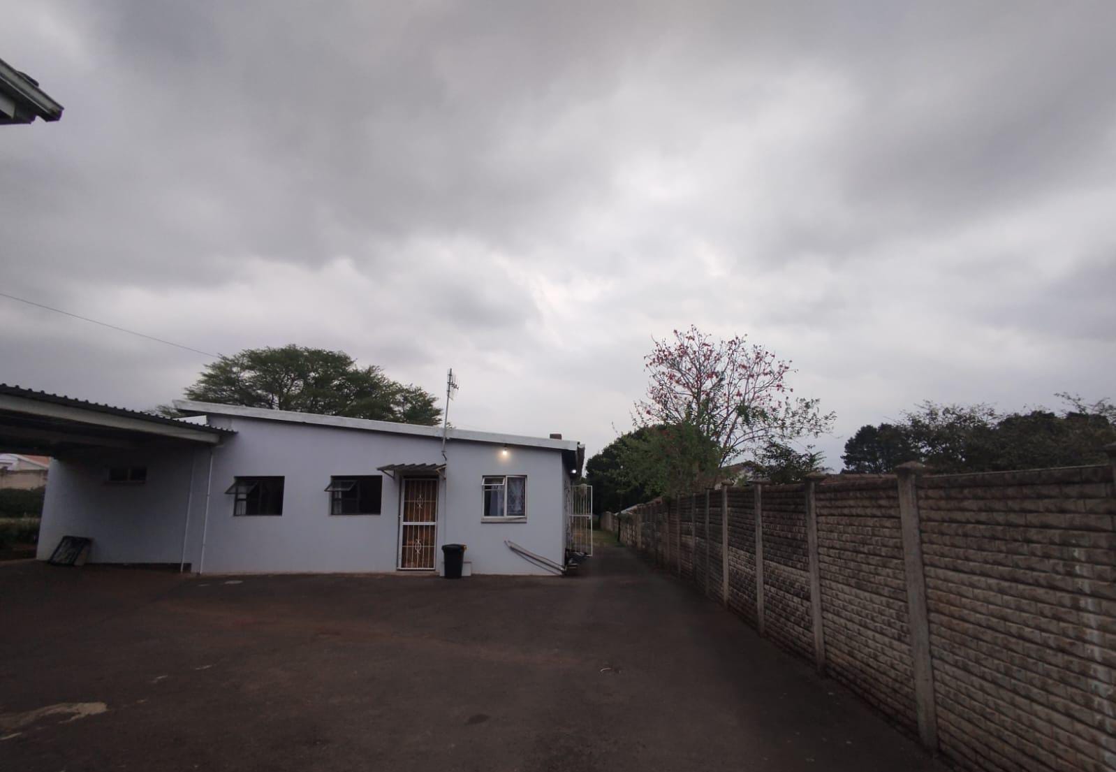 Baytul-Hikmah driveway and building exterior